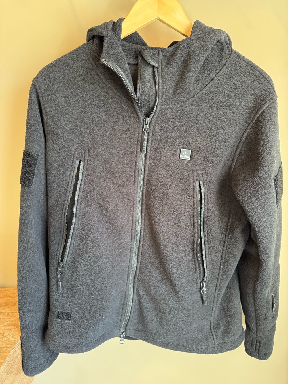 DEWBU Women’s Heated Fleece Jacket Black Size Small w/ Battery Pack